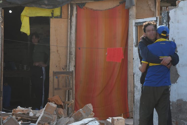 El dolor de los familiares de la víctima en la escena del accidente.&nbsp;