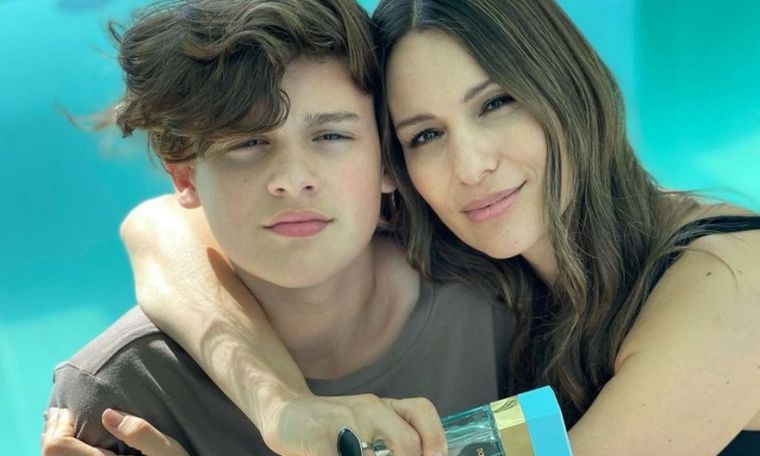 Bautista Vicuña se animó a un radical cambio de look El hijo de Pampita y Benjamín Vicuña celebró de esa manera la obtención de la Copa del Mundo