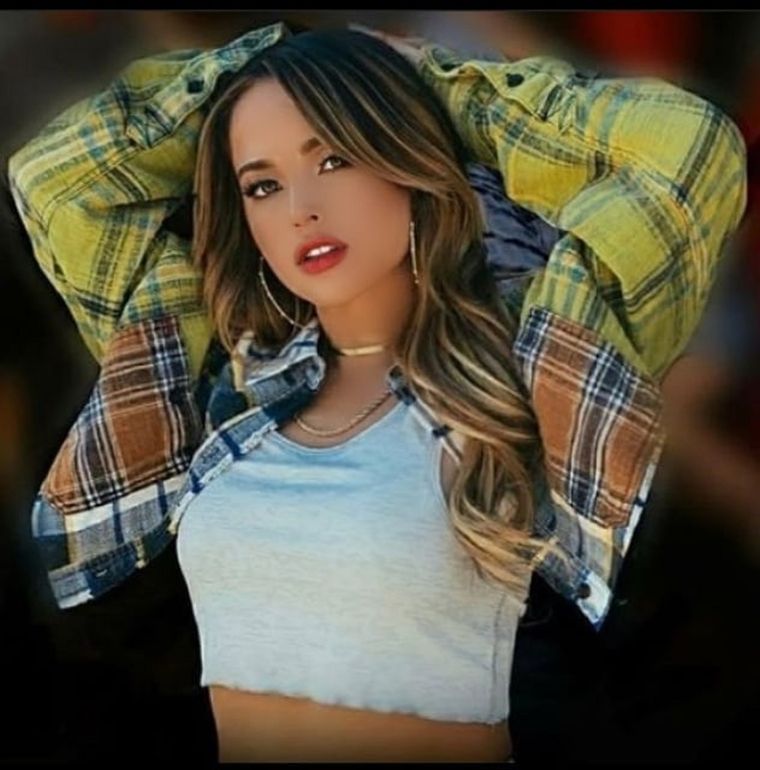 Hasta Jennifer López reaccionó ante el elocuente video de Becky G en la cama Foto: Instagram