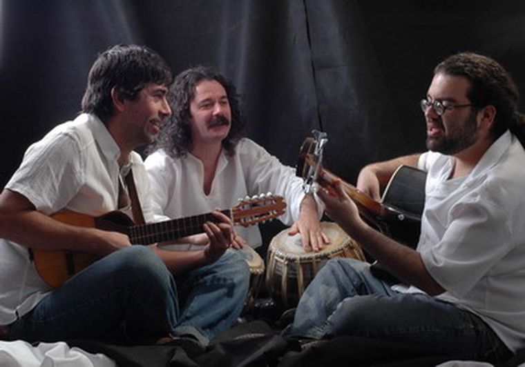 Miles de años brindará música étnica en la Peatonal  Sarmiento. Foto: Prensa