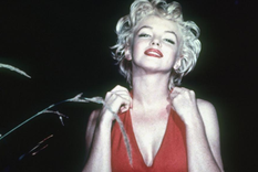 Marilyn Monroe se convirtió en uno de los símbolos sexuales más populares de la década de 1950. Foto: https://m.media-amazon.com/images/M/MV5BMThiZTg2M2EtNzFlZi00NGU0LWE0ZWMtMjdhN2EyZDYyZWU5XkEyXkFqcGdeQXVyMzc1NDcyNTU@._V1_.jpg