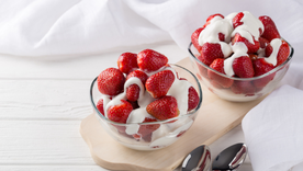 Pocos ingredientes, puro placer: receta de frutillas con crema. Pocos ingredientes, puro placer: receta de frutillas con crema.