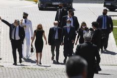 alberto fernandez llego en helicoptero a la casa rosada para despedir a maradona