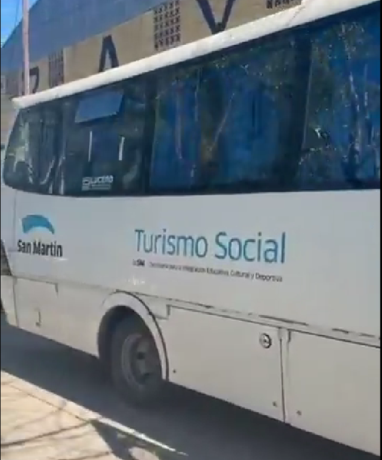 Diego Valenzuela denunció que el municipio de San Martín utilizó colectivos públicos para enviar a votar a Fuerza Patria.