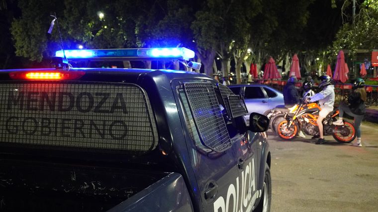 Los motoqueros Stunt terminaron siendo controlados por la policía.