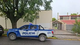 Una amenaza por tiroteo escrito en un mensaje en uno de los baños causó conmoción en la comunidad de una escuela de la ciudad de La Falda, en la provincia de Córdoba. Una amenaza por tiroteo escrito en un mensaje en uno de los baños causó conmoción en la comunidad de una escuela de la ciudad de La Falda, en la provincia de Córdoba.