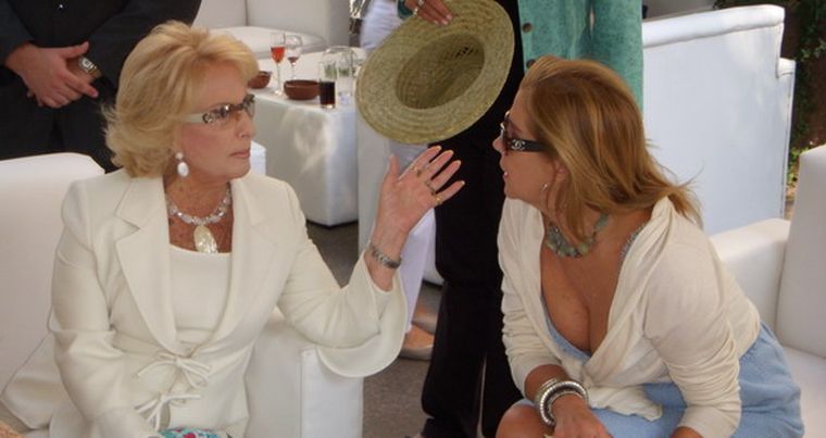 Mirtha Legrand y su hija Marcela Tinayre, lucieron muy elegantes. Foto: MDZ