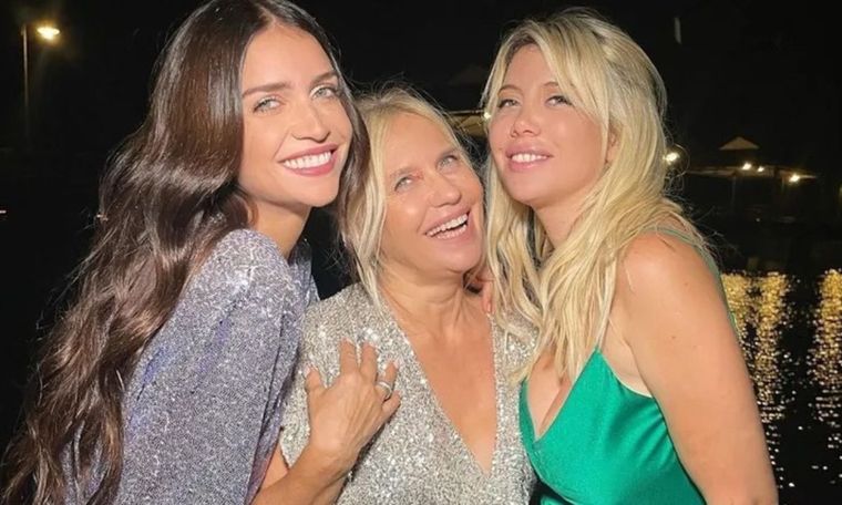 Nora Colosimo con sus hijas. Créditos: Archivo MDZ