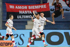 Tiago Banega celebra un gol con Patronato, antes de su primer descenso. Foto: Noticias Argentinas Tiago Banega celebra un gol con Patronato, antes de su primer descenso. Foto: Noticias Argentinas