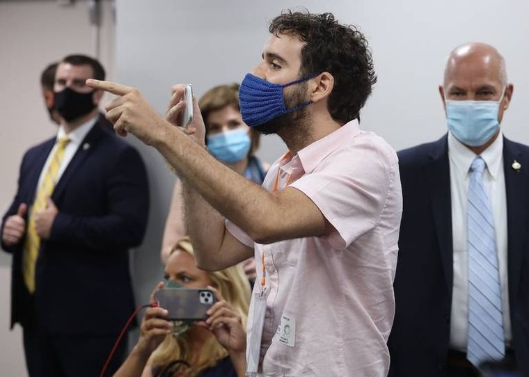El joven argentino increpó al gobernador de Florida por sus decisiones en pandemia Foto: Miami Herald