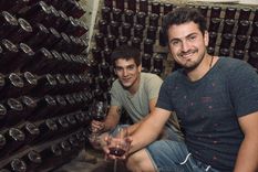 Amigos que hacen vino.