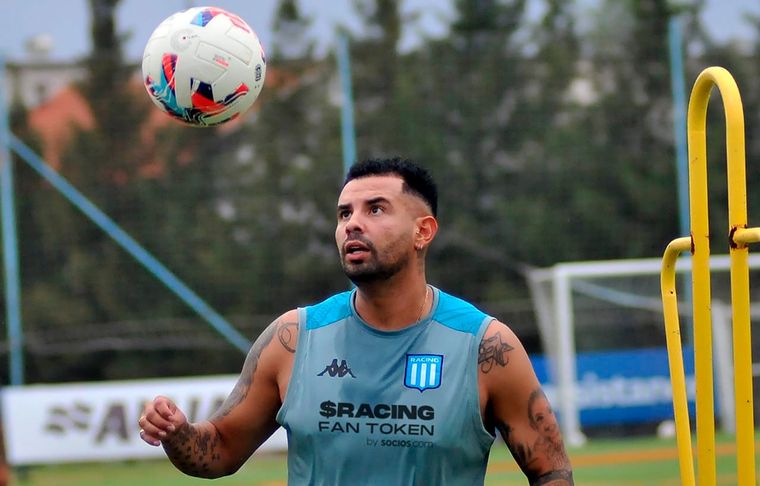 Cardona retiró sus objetos personales del club, parece estar cada vez más afuera.