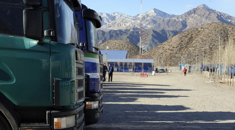 El camionero brasilero tuvo contacto con otros en el playón de Uspallata. Foto: ALF PONCE / MDZ