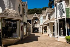 Verano en Cariló: playas privadas y arquitectura alpina.&nbsp;