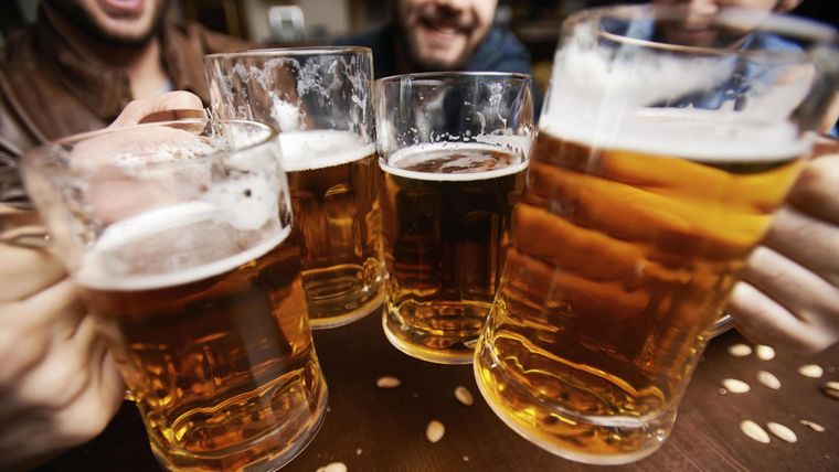 Los desarrolladores de la vacuna rusa hablaron sobre el consumo de alcohol tras su aplicación