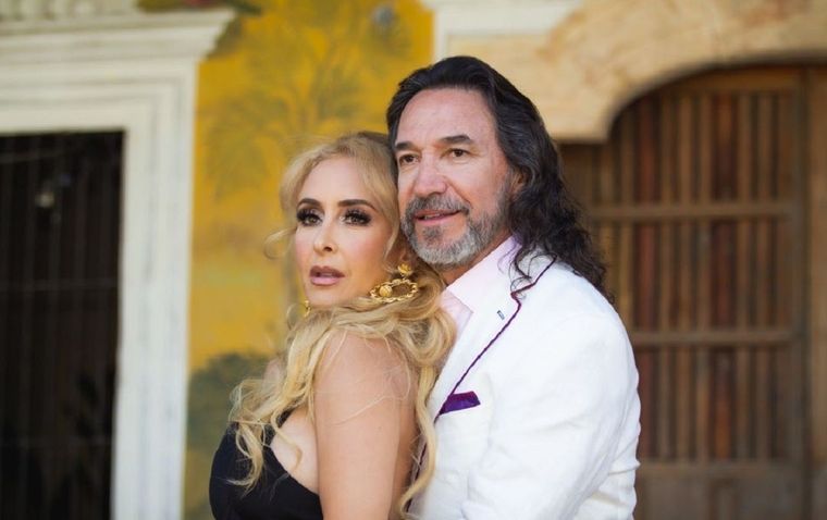 Marco Antonio Solís junto a su esposa Cristy Solís. Foto: Instagram