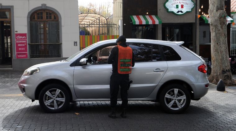 Los controles policiales en Mendoza. Foto: ALF PONCE MERCADO / MDZ