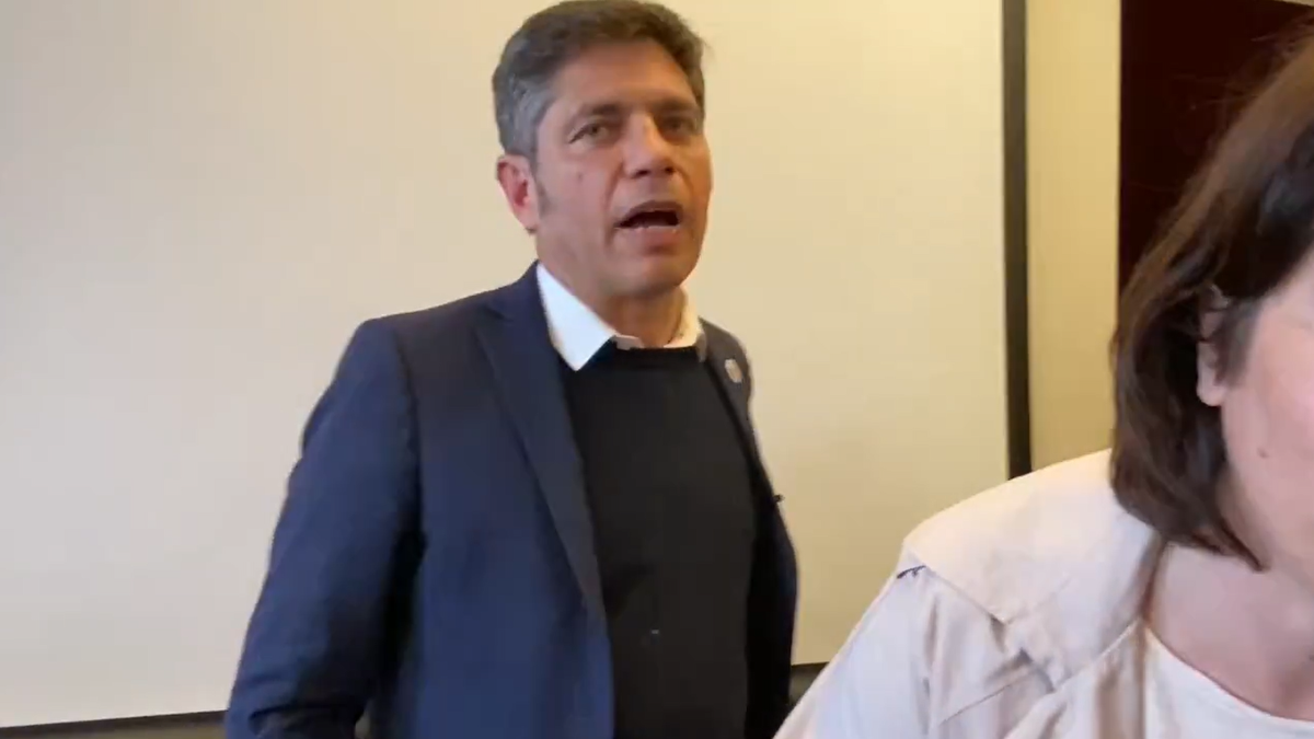El tenso momento de Axel Kicillof en Nueva York: le hicieron una incómoda pregunta y se escapó