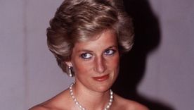 Subastan tres vestidos icónicos de Lady Diana de Gales