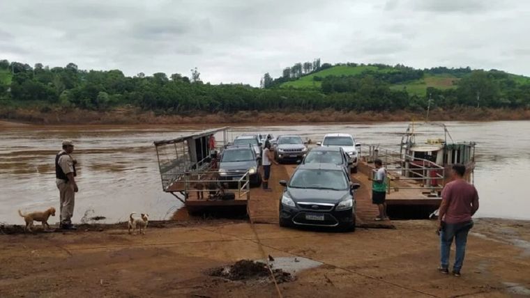 Por la crecida del Río Uruguay debió cerrarse el paso fronterizo.
