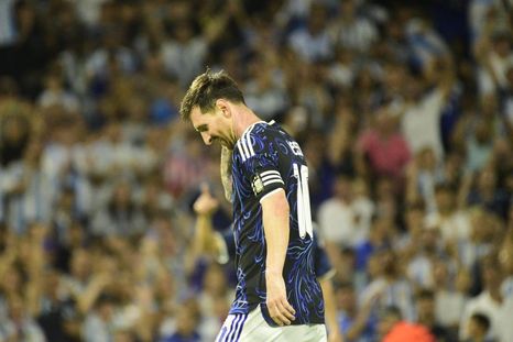 Messi ante Zambia: gol, gestazo con Otamendia y una incómoda secuencia mientras se iba de la Bombonera. Messi ante Zambia: gol, gestazo con Otamendia y una incómoda secuencia mientras se iba de la Bombonera.