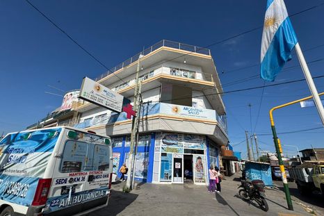 allanaron una clinica clandestina en gonzalez catan por una red de medicos truchos y estafas allanaron una clinica clandestina en gonzalez catan por una red de medicos truchos y estafas
