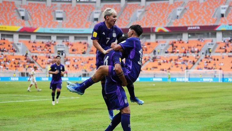 Los pibes se meten en los octavos de final del Mundial. Foto: @Argentina