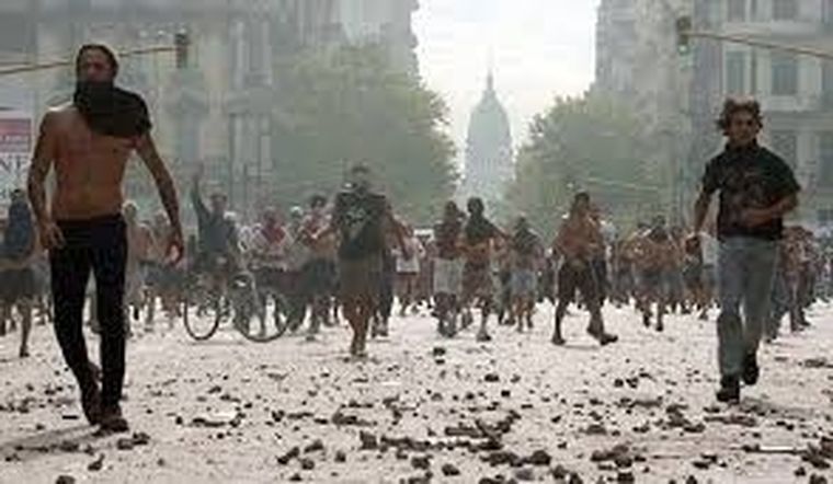 Días calientes Diciembre de 2001 se mantiene como un mes inolvidable para millones de argentinos.