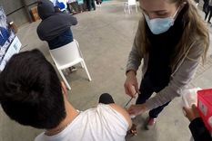 Para el Gobierno este miércoles se podría llegar al 50% de la población vacunada con la primera dosis Foto: ALF PONCE MERCADO / MDZ