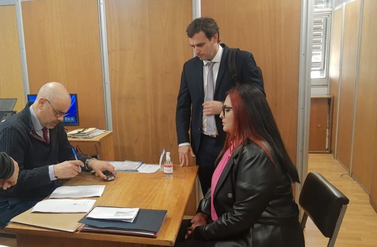 El diputado Franco Ambrosini presentando el pedido de juicio político junto a Melisa Pelayes. El diputado Franco Ambrosini presentando el pedido de juicio político junto a Melisa Pelayes.