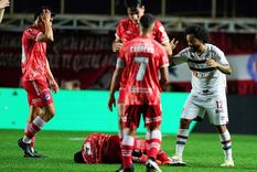 La patada involuntaria de Marcelo que terminó lesionando al mendocino ex Lepra Foto: Archivo Copa Libertadores