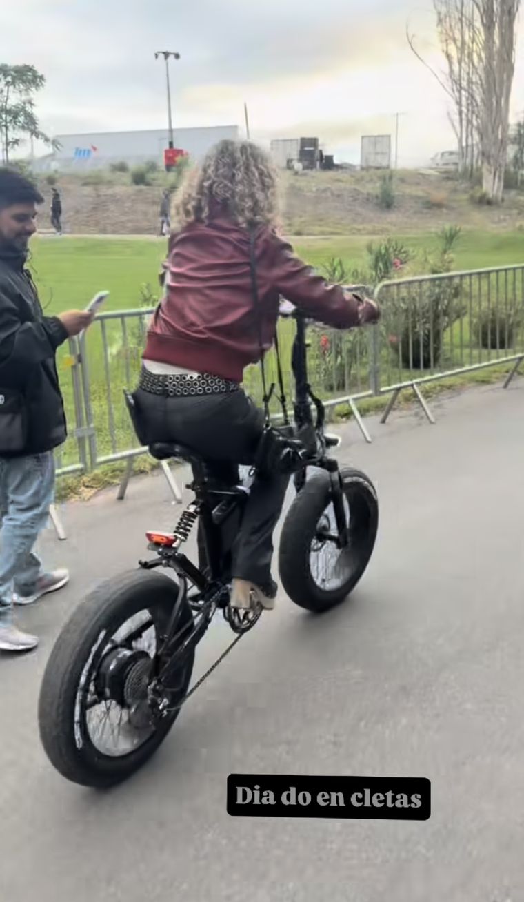 Agustín, el hijo de Maru Botana, la captó en un momento muy particular llegando a la party de Cattaneo. Agustín, el hijo de Maru Botana, la captó en un momento muy particular llegando a la party de Cattaneo.
