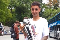 Tomas Bottari posa con la Copa Argentina.&nbsp;