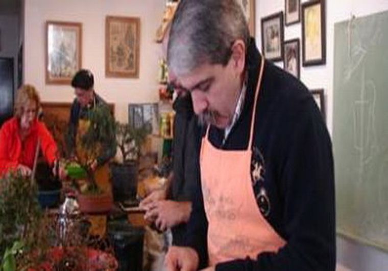 El jefe de Gabinete publicó una foto de una diminuta manzana.
