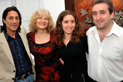 MDZol | El dueño de casa junto a los músicos: Inés Batura, Irina gruszka y Lucas Ramallo. Foto: Pablo Matar/Mediamza.com
