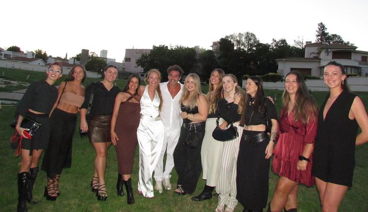 Imágenes íntimas de la boda por el Registro Civil de Nico Cabré y Rocío Pardo. Imágenes íntimas de la boda por el Registro Civil de Nico Cabré y Rocío Pardo.