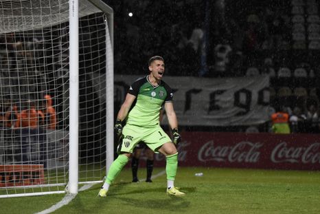 César Rigamonti atajó dos penales en la tanda. César Rigamonti atajó dos penales en la tanda.