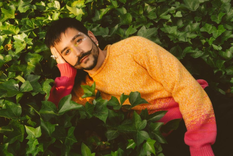 Camilo en una de sus singulares producciones de fotos.