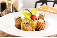 ¡Sabor inesperado! receta de rollitos de berenjenas con queso crema.