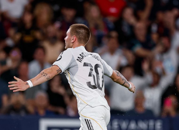 Franco Mastantuono marcó su primer gol con la camiseta del Real Madrid.