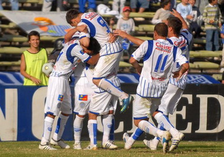 El Tomba le volvió a ganar al Rojo. Foto: Nacho Gaffuri / MDZ