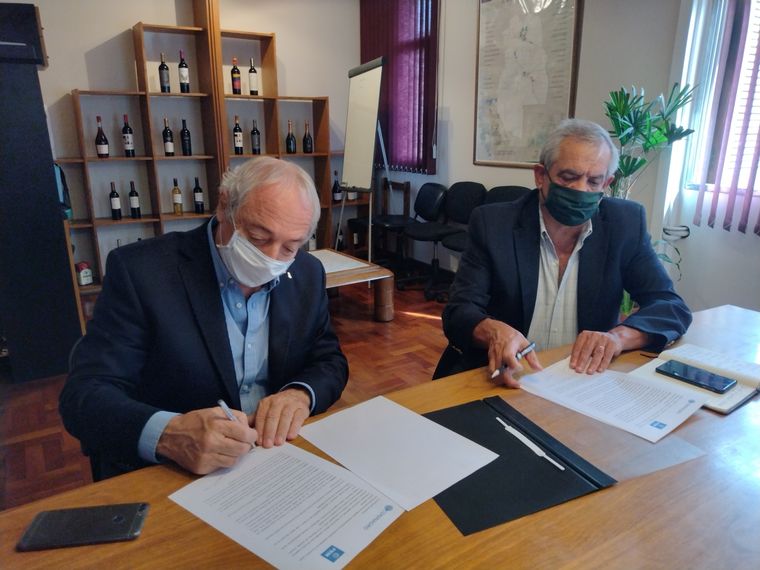 La firma del convenio.