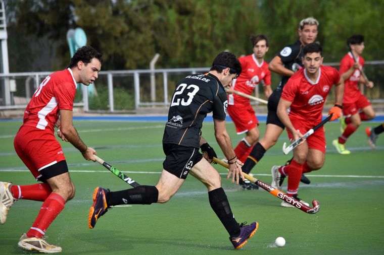 El Vendimia de hockey sobre césped no se detiene. Foto: AMH