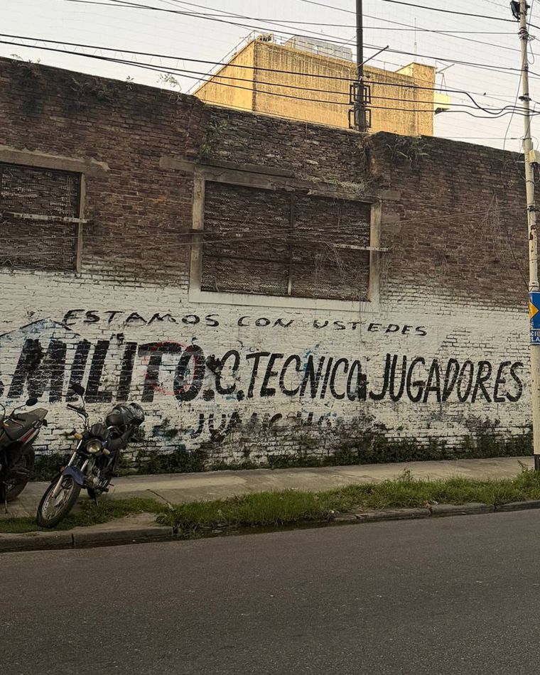 Los hinchas de Racing mostraron su apoyo en la previa del partido ante Barracas Central. Los hinchas de Racing mostraron su apoyo en la previa del partido ante Barracas Central.