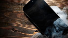 Exponer el teléfono al sol directo en verano puede ser fatal para su funcionamiento. Exponer el teléfono al sol directo en verano puede ser fatal para su funcionamiento.