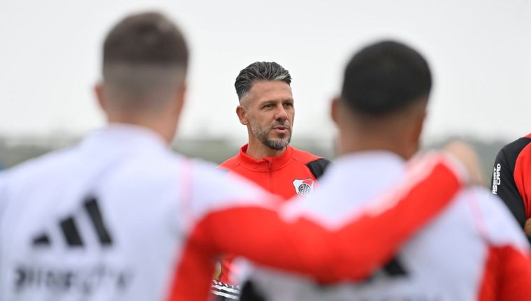Demichelis debuta casi sin refuerzos. Foto: @RiverPlate