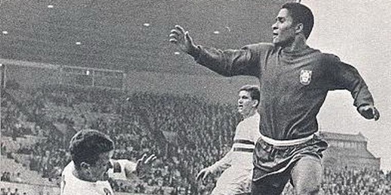 Eusebio La Pantera, era uno de los máximos referentes que promocionaban la Eurocopa de Portugal. Foto: Archivo