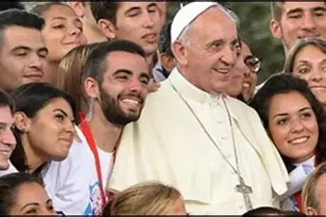 Para el papa Francisco, el aula debe ser un refugio contra la violencia y la polarización. Para el papa Francisco, el aula debe ser un refugio contra la violencia y la polarización.
