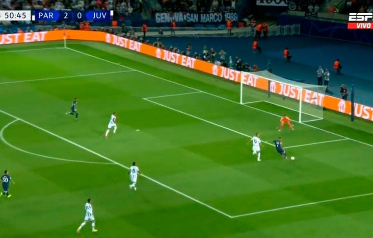 Mbappé ponía el pase al medio y Neymar cantaba el tercero.