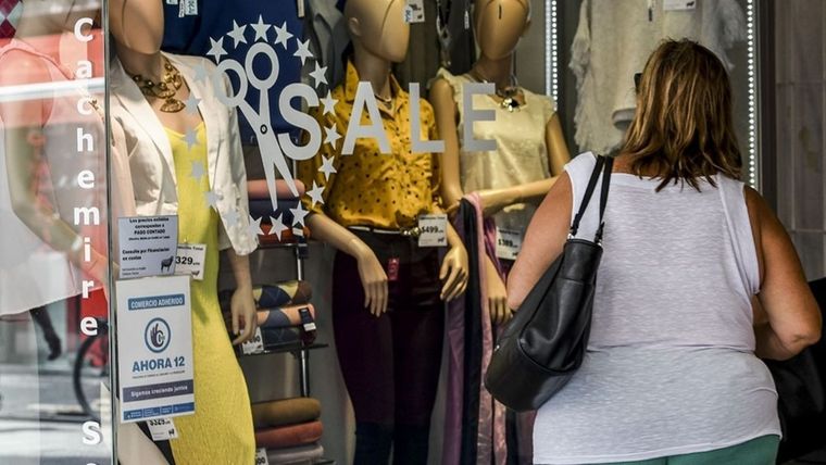 Conseguir talles grandes sigue siendo una odisea en Argentina Foto: Télam
